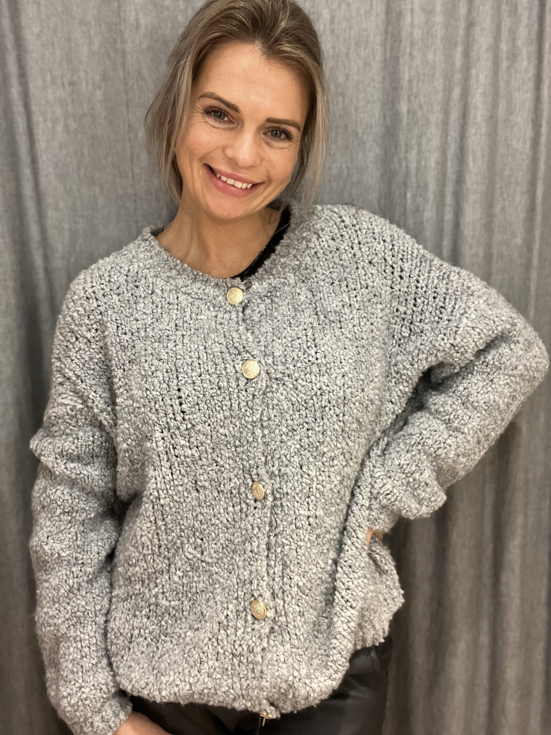 Strikcardigan med Knapper